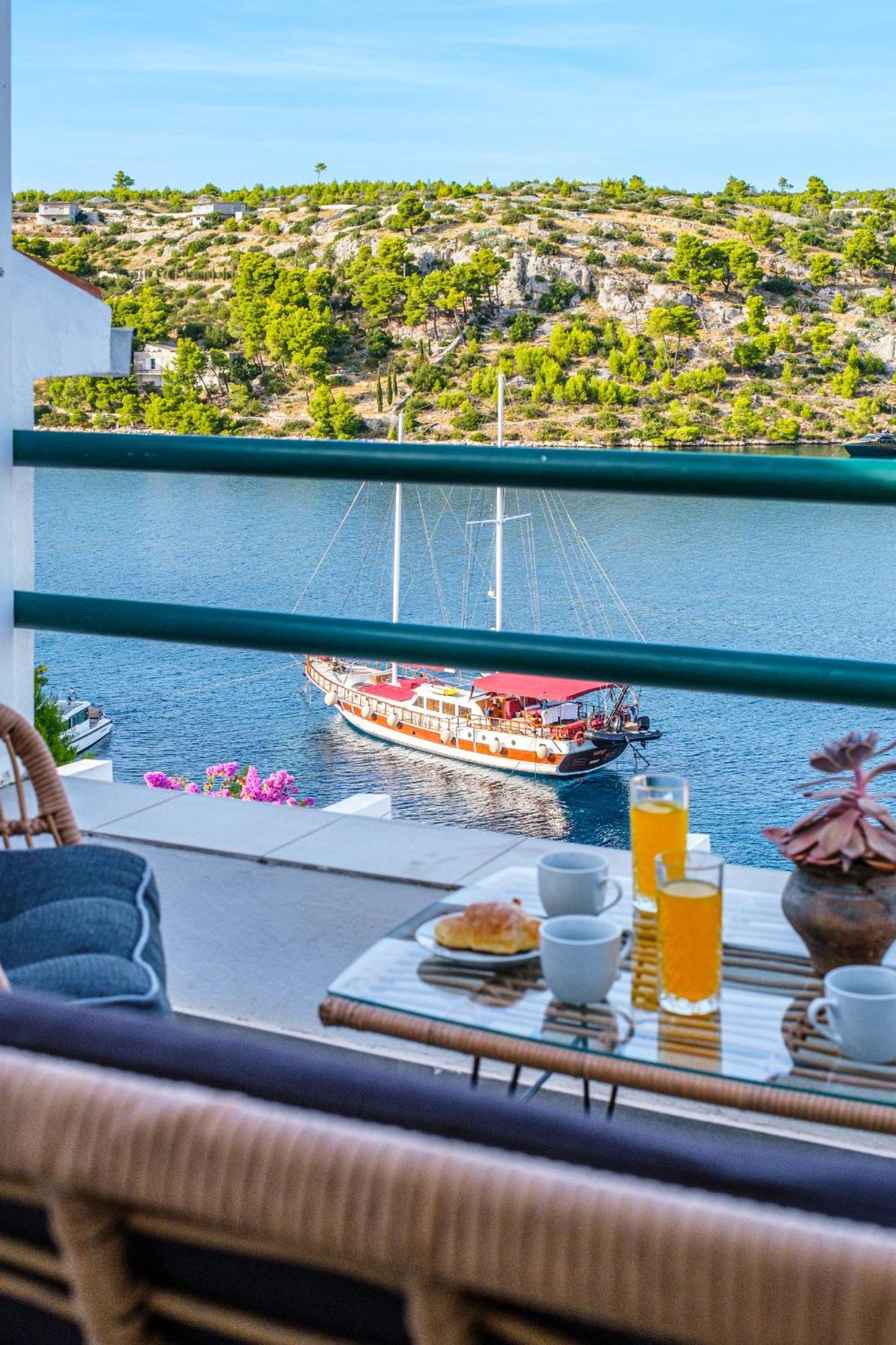 Vila Tudor Bobovisca Bagian luar foto