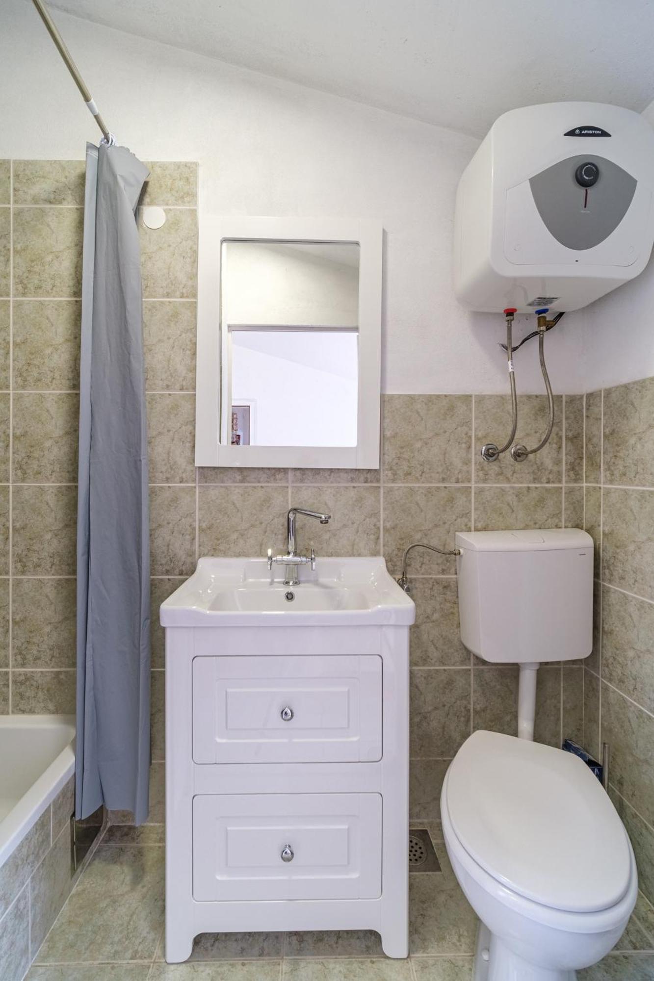 Vila Tudor Bobovisca Bagian luar foto
