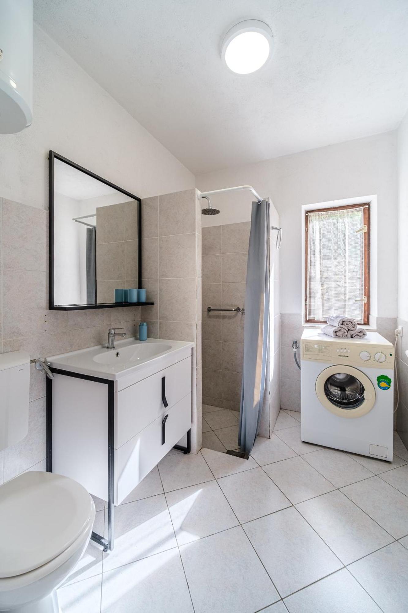 Vila Tudor Bobovisca Bagian luar foto