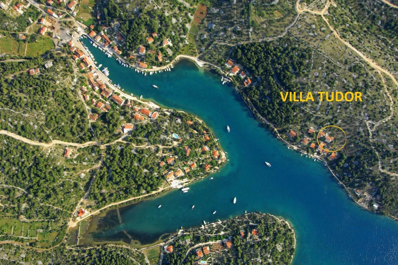 Vila Tudor Bobovisca Bagian luar foto